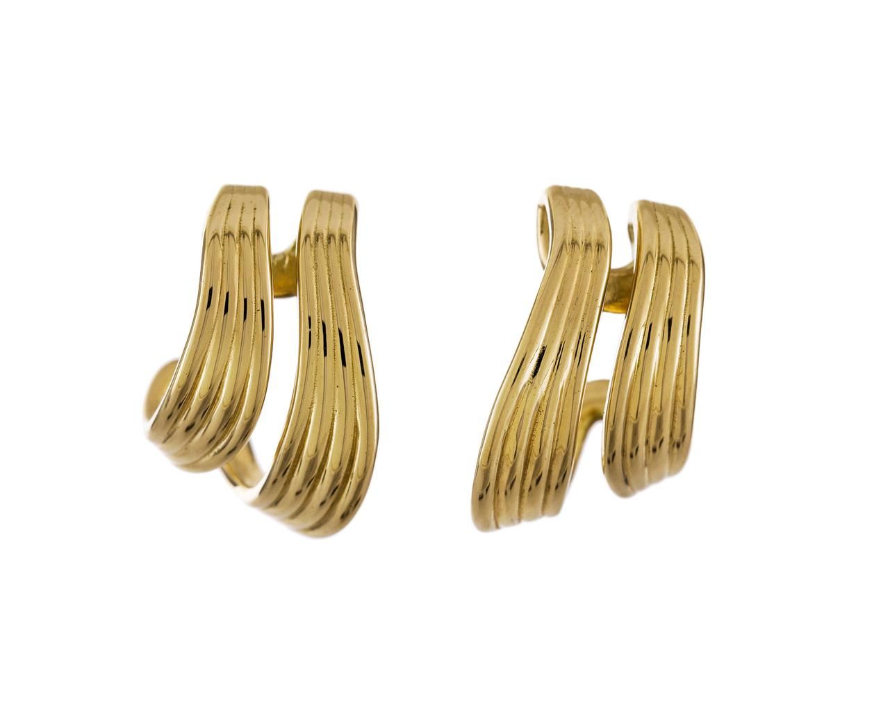 The Geometric Line Hoop Earring – LFrank